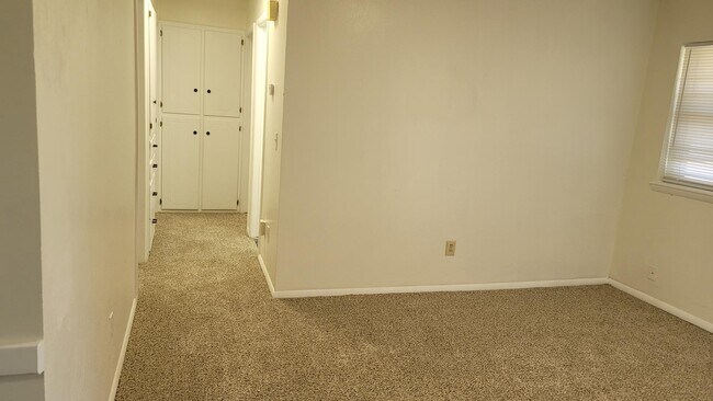 Building Photo - 515 Gayclifee Terrace