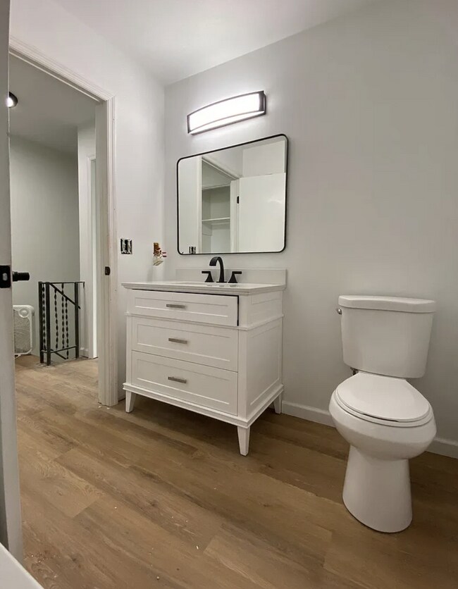 Building Photo - Charming 2 Bed, 1.5 Bath in the Heart of East Nashville