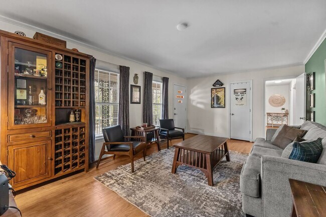 Building Photo - 2125 Forest Hills Dr