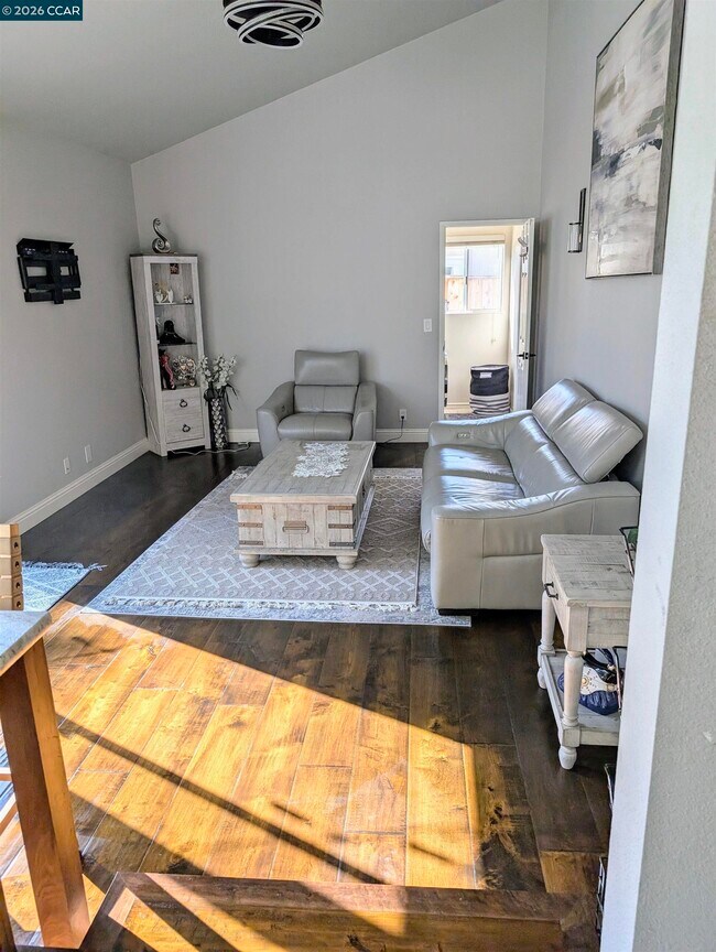 Building Photo - 24 Barcelona Ct