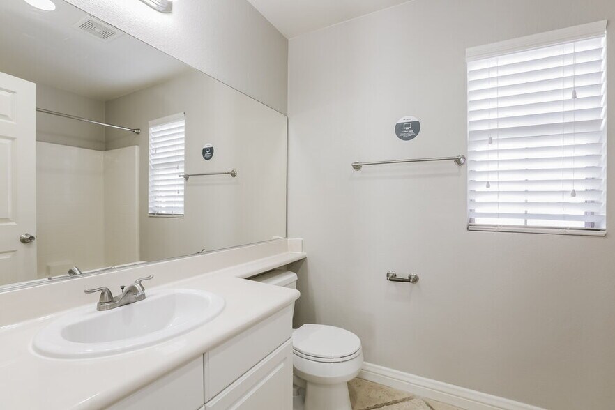 Building Photo - 1857 Bayhurst Ave