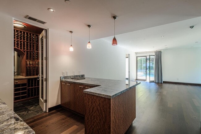 Building Photo - 2510 Skyfarm Dr