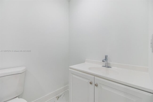 Building Photo - 8705 Tahiti Ln