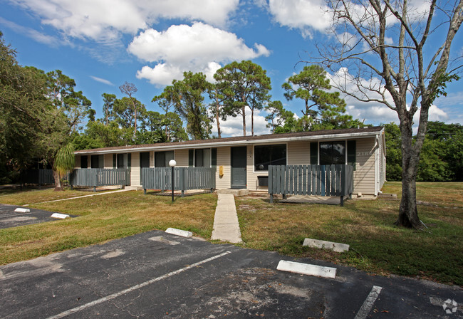 Primary Photo - Ambergate Apartments