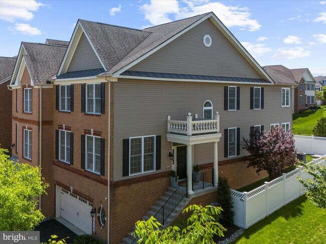Building Photo - 8512 Pine Springs Dr