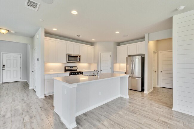 Building Photo - 701 Hays Hill Dr