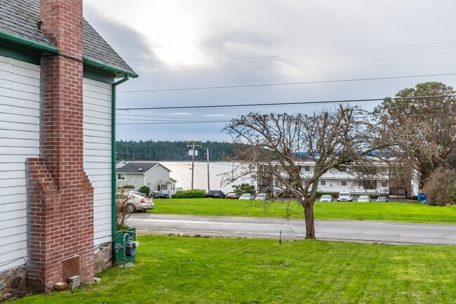 Building Photo - Pet Friendly 2 Bed, 1 Bath Home
