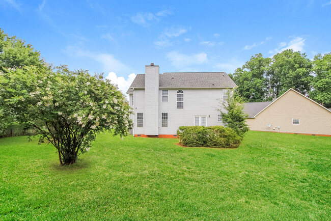 Building Photo - Spacious 4-Bedroom Home