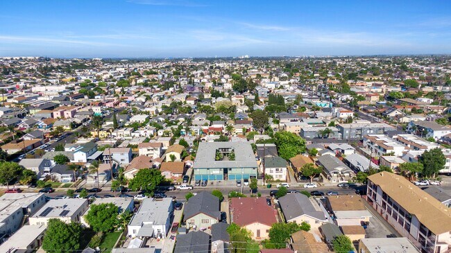 Building Photo - 1050 Gaviota Ave