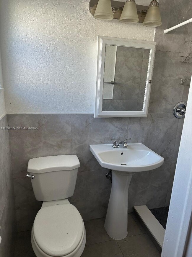 Building Photo - 2225 SW 21st Ter