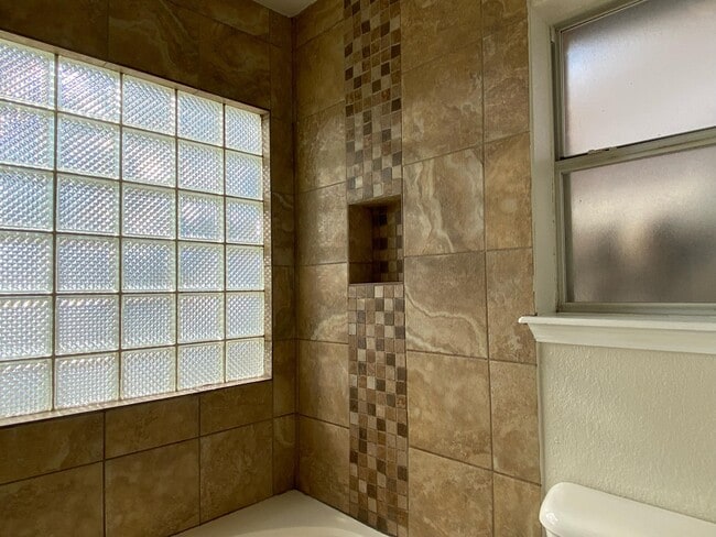 Building Photo - 3303 Almedia Pl