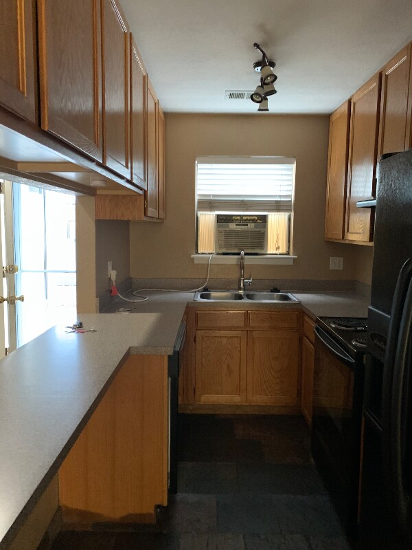 Building Photo - 225 E 8th Ave