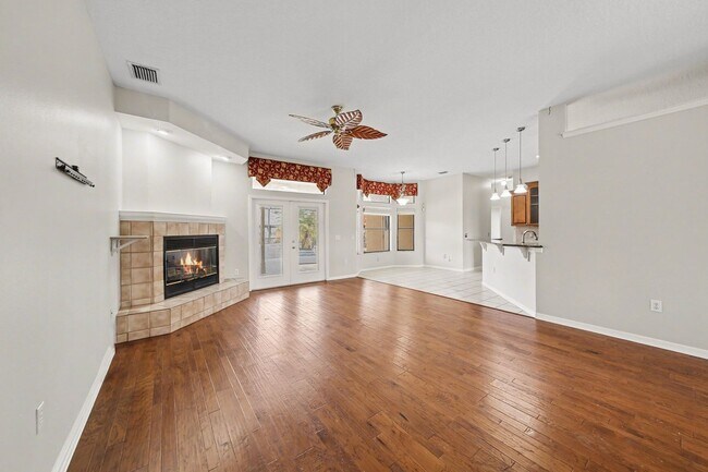 Building Photo - Canal front home!