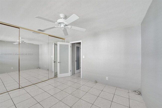 Building Photo - 2909 Middle River Dr