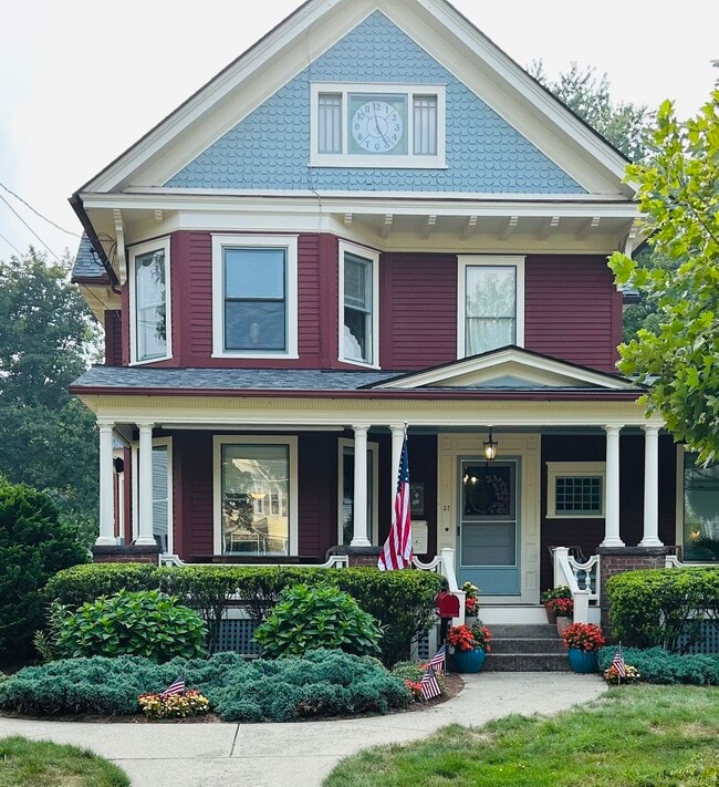 Building Photo - 37 School St