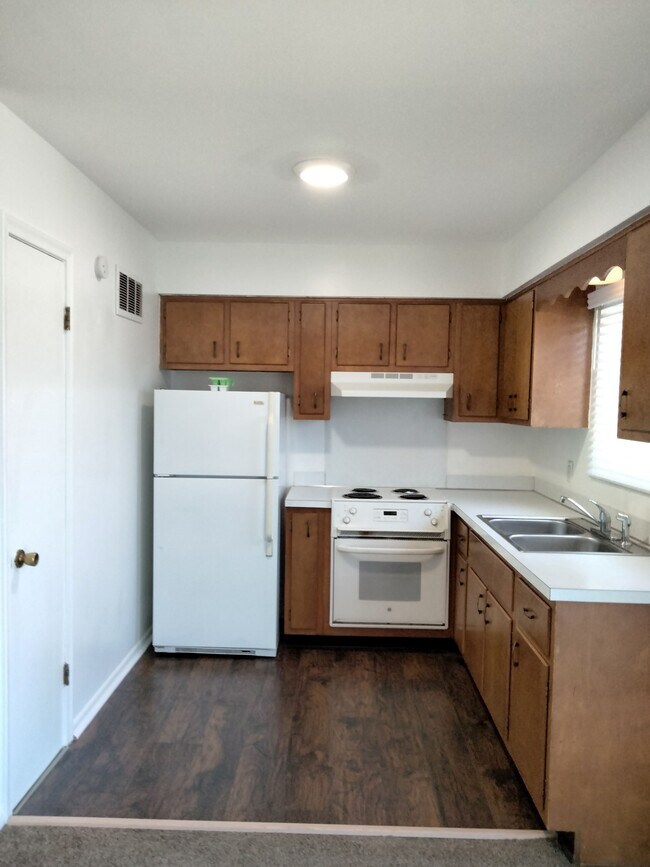 Building Photo - 3462 Ridgecliffe Dr