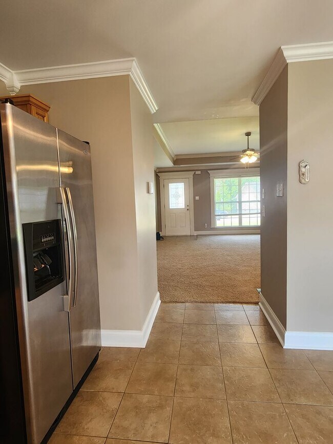 Building Photo - Maryville 37801 - 3 bed 2 bath home with a...