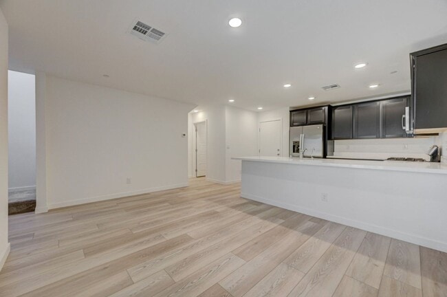Building Photo - 10772 Paget Ct