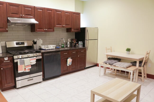 Building Photo - 334 N 13th St