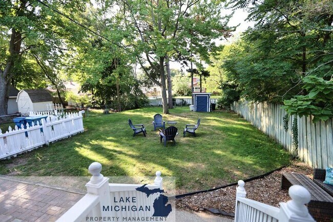 Building Photo - 1320 Pennoyer Ave