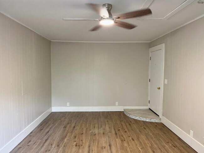 Building Photo - 2813 Roanoke Dr