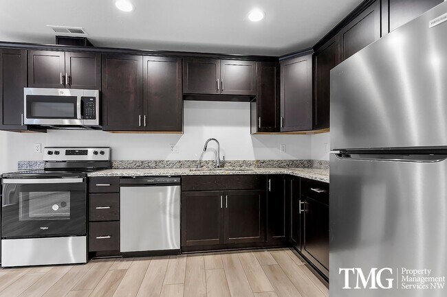 Building Photo - $500 off the 1st months rent! Apply Today!