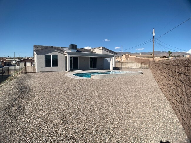Building Photo - 3 Bedroom - 2 Bath Pool Home