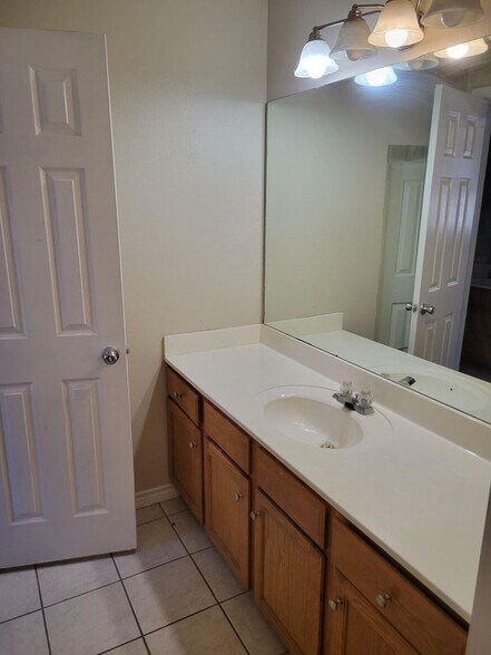Building Photo - AUGUST 2026 PRE-LEASE!!  Adorable 4 Bedroom 2 Bathroom Home