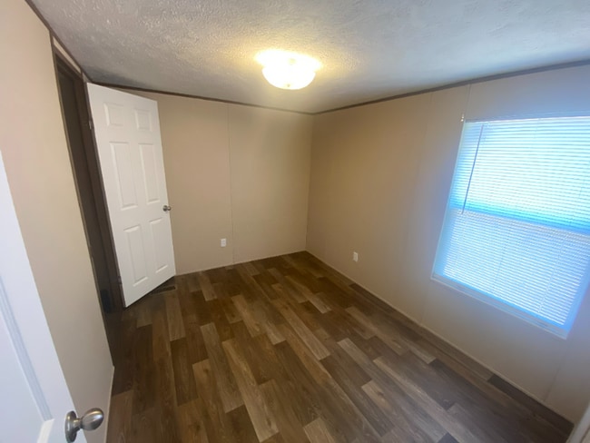 Building Photo - 604 Alexander Rd