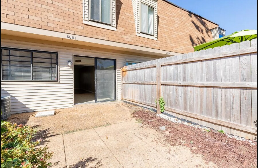 Building Photo - 6601 Poplar Ave