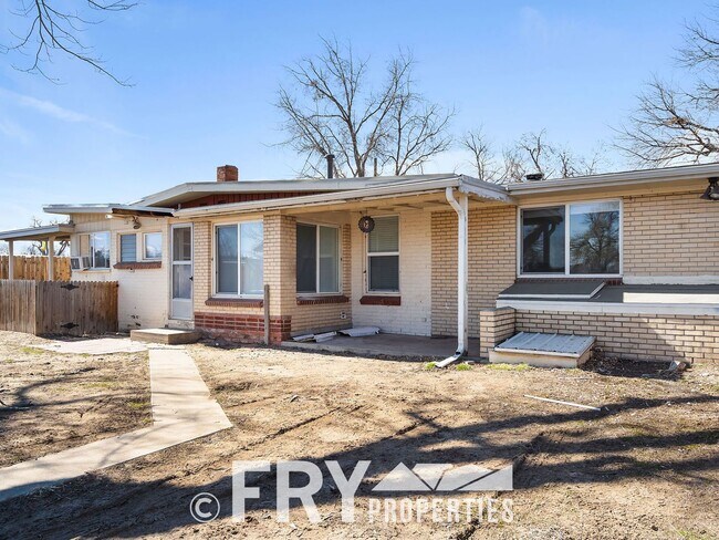 Building Photo - Updated 1/2 Duplex Near Olde Town Arvada