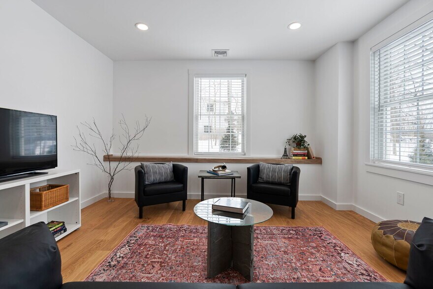 Building Photo - 179 Butternut St