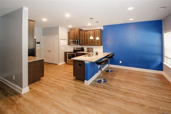 Building Photo - 10162 Benton Woods Dr