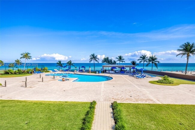 Building Photo - 17555 Collins Ave