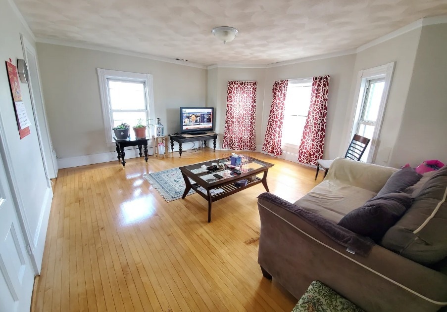 Building Photo - 22 Scott St