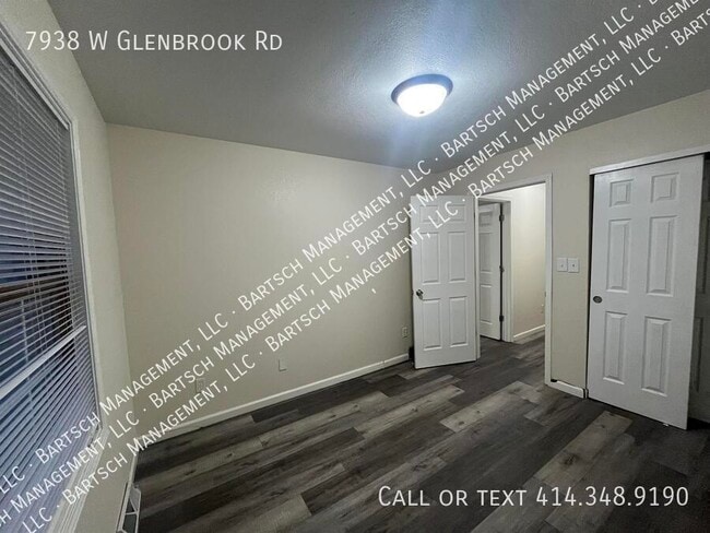 Building Photo - 7938 W Glenbrook Rd