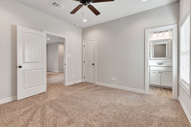 Building Photo - 311 Fairway Dr