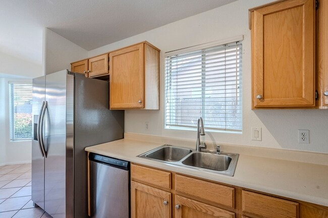 Building Photo - Beautifully Updated 4-Bedroom Home with Easy Access to Loop 101!