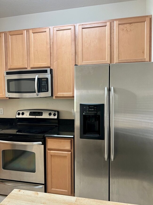 Building Photo - Townhome For Rent