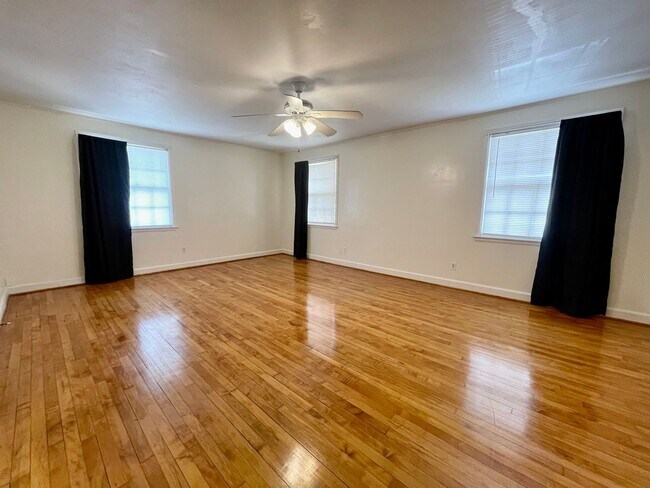 Building Photo - 2 E 54th St