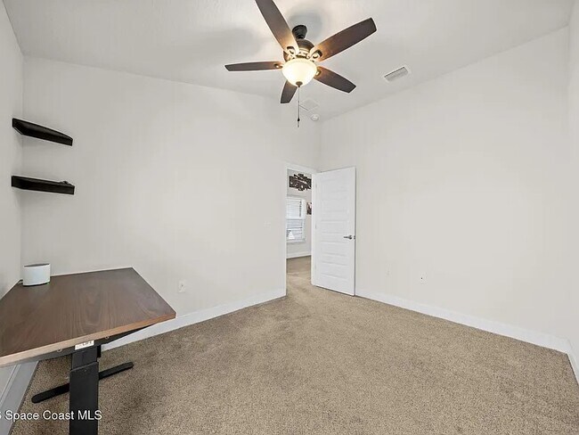 Building Photo - 695 Lantana St