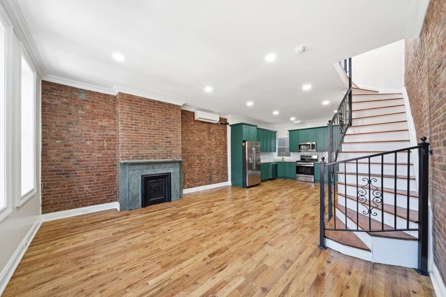 Building Photo - 37 Astor Pl