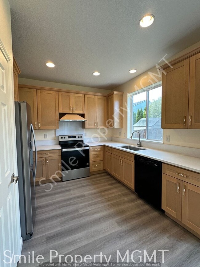 Building Photo - A beautiful 2-story single house in Clackamas.