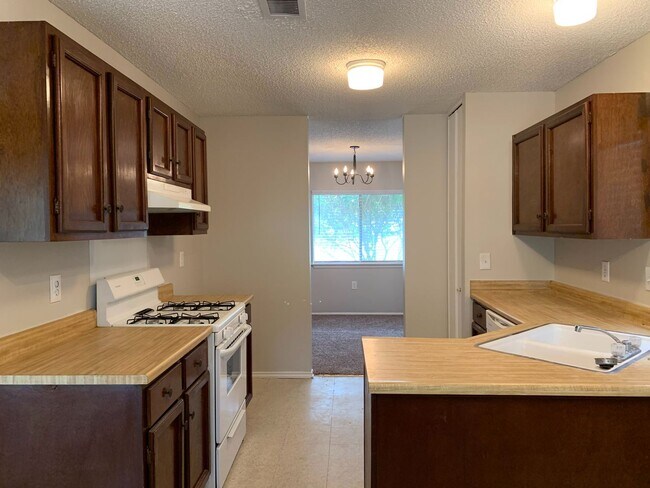 Building Photo - NICE 3 BEDROOM IN NORTH EAST ISD - EASY ACCESS TO RANDOLPH AFB, FT. SAM, 1604, 35, & SHOPPING