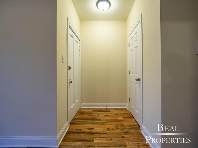 Building Photo - 1 bedroom in CHICAGO IL 60657