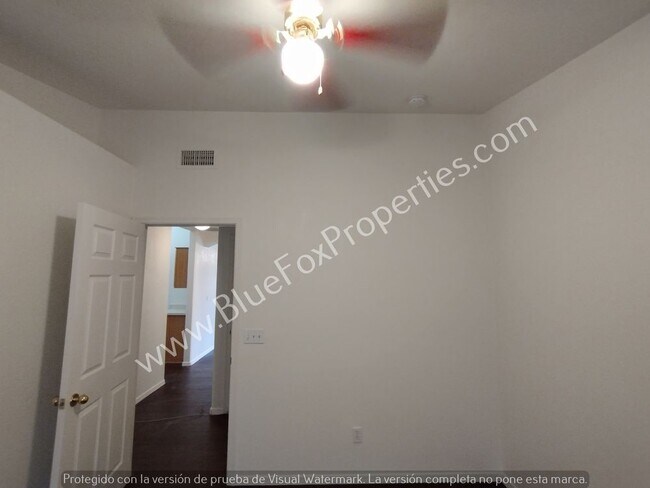 Building Photo - 915 N Silverleaf Oak Pl