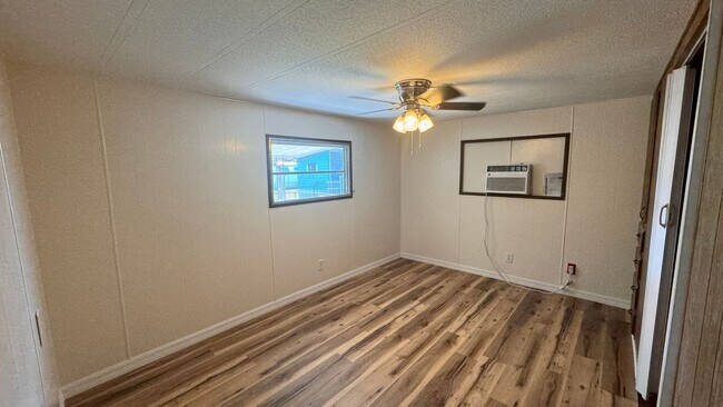 Building Photo - The Shire Mobile Home NE Palm Bay FOR RENT!