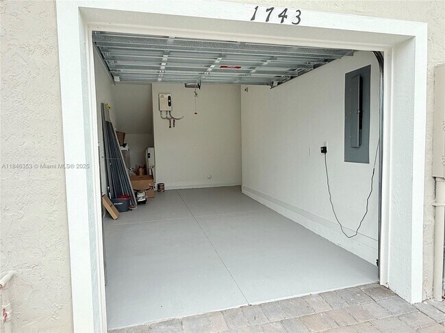 Building Photo - 1743 SE 9th Terrace