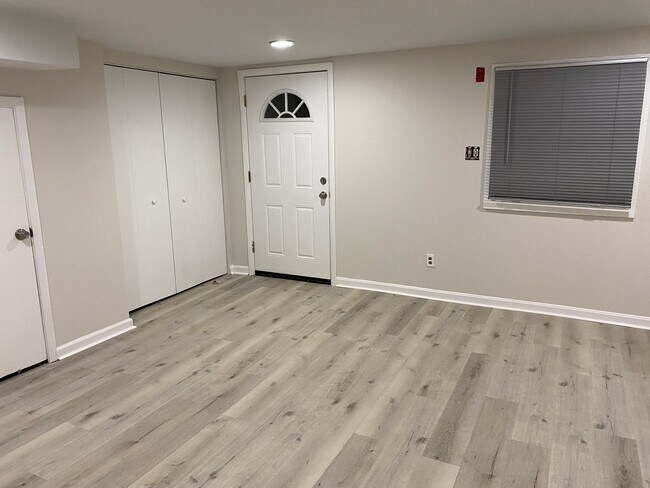 Building Photo - 563 Pennington Ave