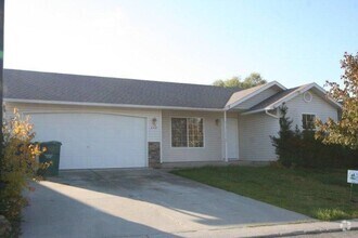 Building Photo - Adorable two bedroom home located in Post ...